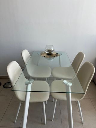 Comedor de vidrio con 4 sillas