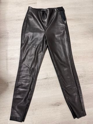 Pantalon efecto piel nuevo
