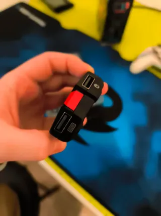 Es nuevo trae cable y está en perfecto estado.