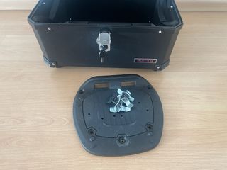 Topcase de 58 litros para dos cascos