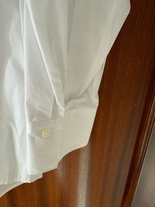 Camisa blanca zara con perla