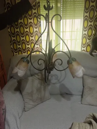 Lampara de forja de tres focos