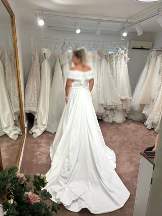 Vestido de novia exclusivo y elegante