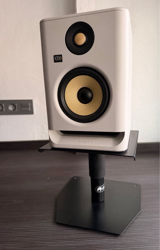 2altavoces KRK Rokit 5 G4 + 2 peanas.