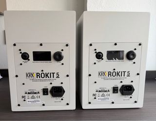 2altavoces KRK Rokit 5 G4 + 2 peanas.