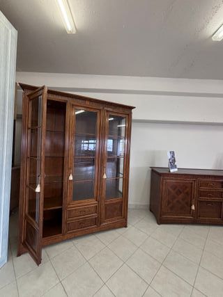 Sala da pranzo: vetrina + madia + tavolo + sedie