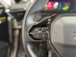 Peugeot 2008 ALLURE PACK PURETECH 130 S&S 6 VEL. MAN TAPICERÍA COZY NEGRO CON PESPUNTES EN AZUL