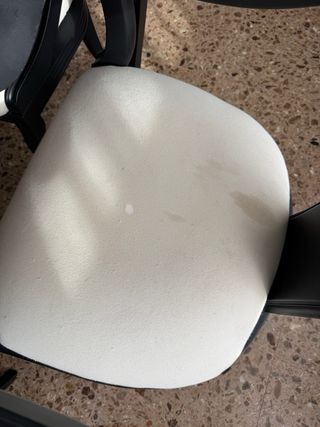 Mesa y sillas restauradas