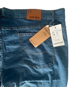 Talla 62/64. Pantalón corto vaquero de hombre.