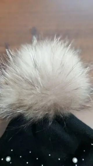 Berretto donna nero con ponpon