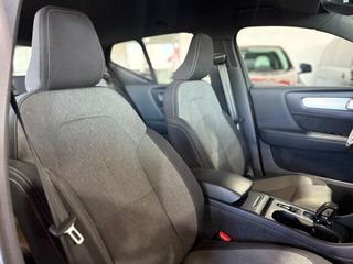 Volvo XC40 1.5 T2 Core Auto ROJO FUSION