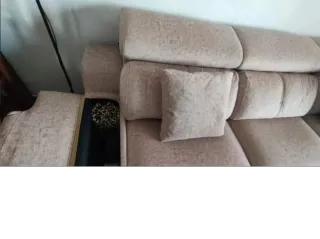 Sofá Cheslong beige.