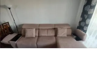 Sofá Cheslong beige.