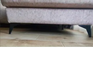 Sofá Cheslong beige.