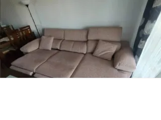 Sofá Cheslong beige.