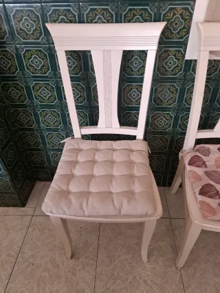 Se venden 4 Sillas de comedor.