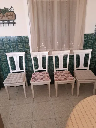 Se venden 4 Sillas de comedor.