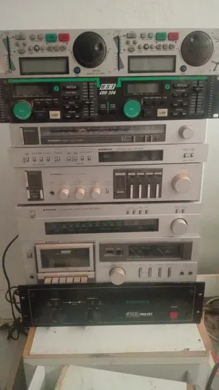 Equipo de música completo sin altavoces