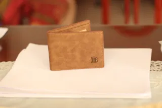 Cartera marrón para hombres.