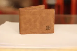 Cartera marrón para hombres.