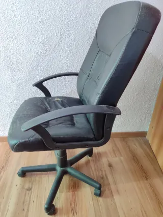 Silla de oficina negra