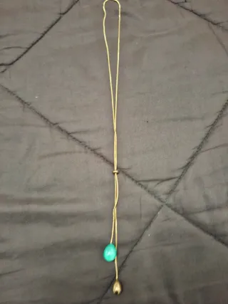 Collar largo dorado con colgante turquesa