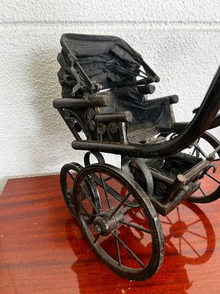 Carrito de muñecas estilo victoriano