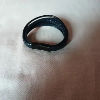 Pulsera de cuero azul y negro