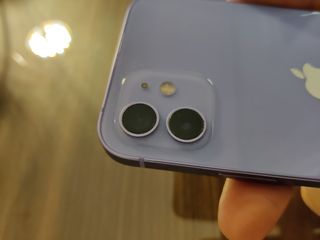 iPhone 12 64GB viola in perfette condizioni