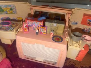 Autocaravana Barbie con barca