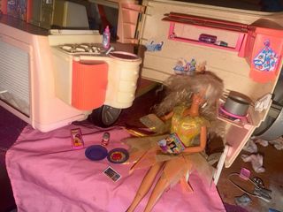 Autocaravana Barbie con barca