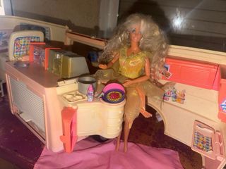 Autocaravana Barbie con barca