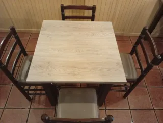 Mesa y 4 Sillas para Bar/Restaurante