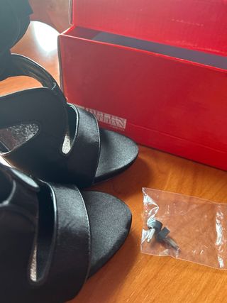 Zapatos de tacón negros Belén Esteban