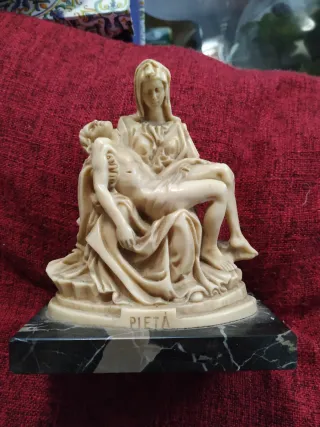 Scultura A. Santini Pietà