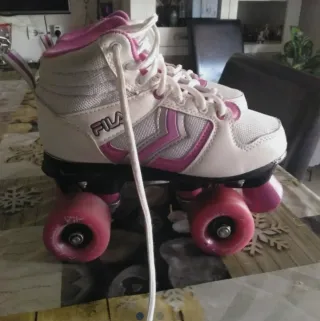 Patines en línea negros y blanco