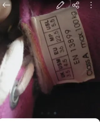 Patines en línea negros y blanco