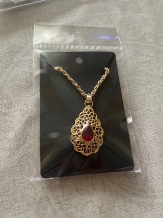 Conjunto collar y pendientes.