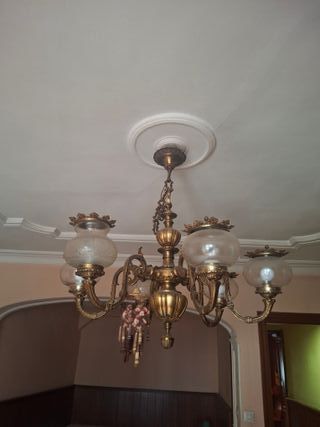 Lámpara de araña clásica dorada