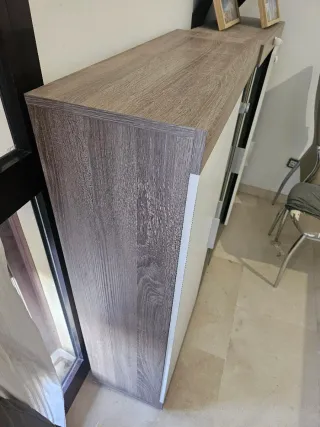 Vitrina de madera y cristal 1 poe 50 y 2 por 80€