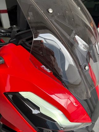 Honda ADV 350 Roja y Negra