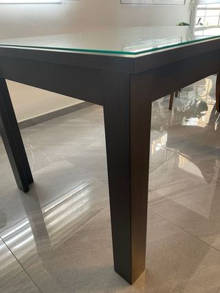 MESA DE COMEDOR CRISTAL Y MADERA COLOR GRIS CENIZA