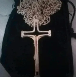 Cadena con colgante cruz plateado