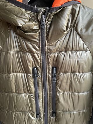 Chaqueta acolchada, sin estrenar, pesa muy poco