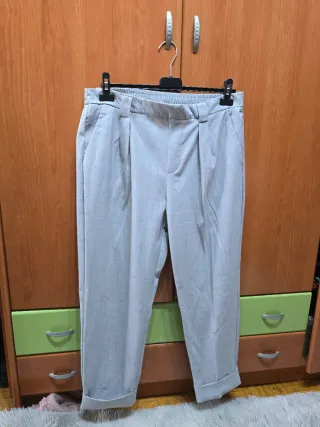 Pantalón gris