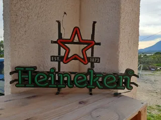 Letrero luminoso Heineken