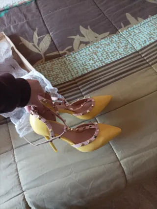 Zapatos de tacón amarillo talla 37