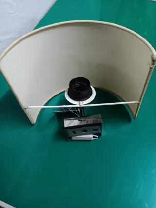 Aplique pantalla beige metal y plástico