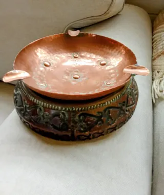 Cenicero Cobre Tallado a Mano + Base Madera