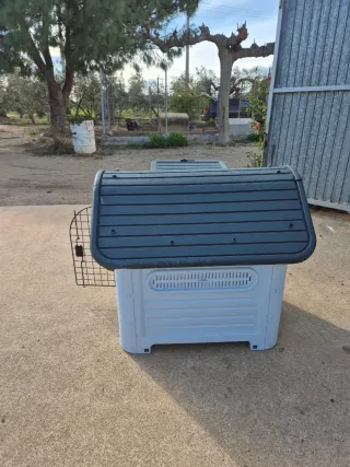 Caseta Perro Grande Plástico Gris Nueva